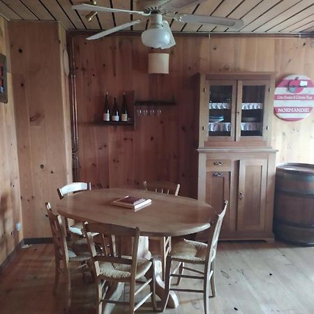 Отель Le Saloon Chazey-sur-Ain Экстерьер фото
