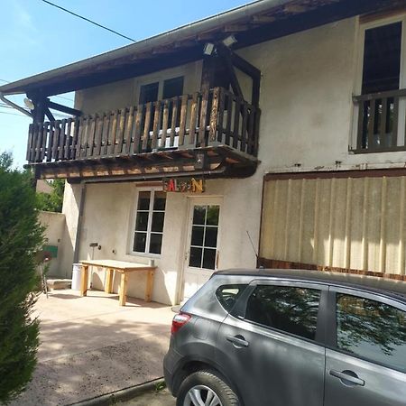 Отель Le Saloon Chazey-sur-Ain Экстерьер фото