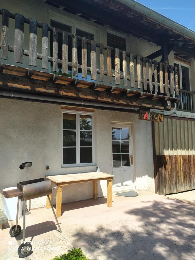 Отель Le Saloon Chazey-sur-Ain Экстерьер фото