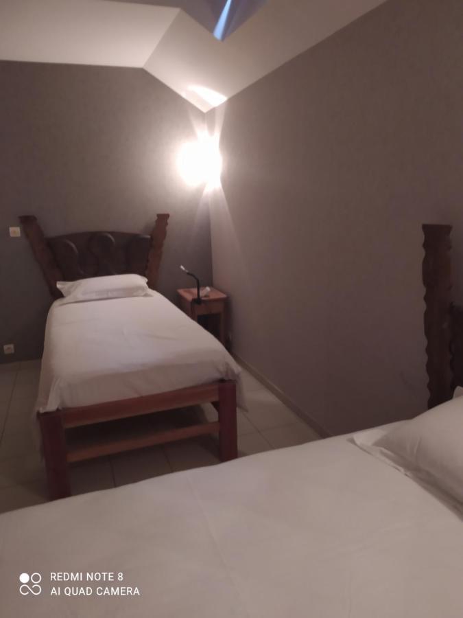 Отель Le Saloon Chazey-sur-Ain Экстерьер фото