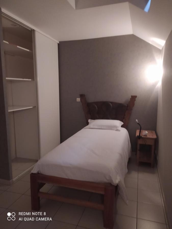 Отель Le Saloon Chazey-sur-Ain Экстерьер фото