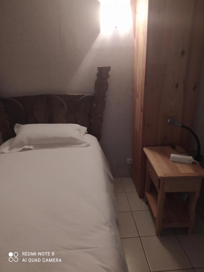 Отель Le Saloon Chazey-sur-Ain Экстерьер фото