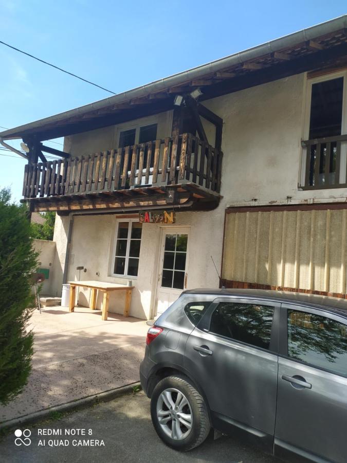 Отель Le Saloon Chazey-sur-Ain Экстерьер фото